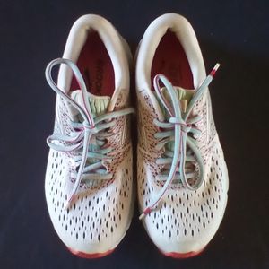 Brooks  trainers , white/ light blue trim, size 7 very good used condition.